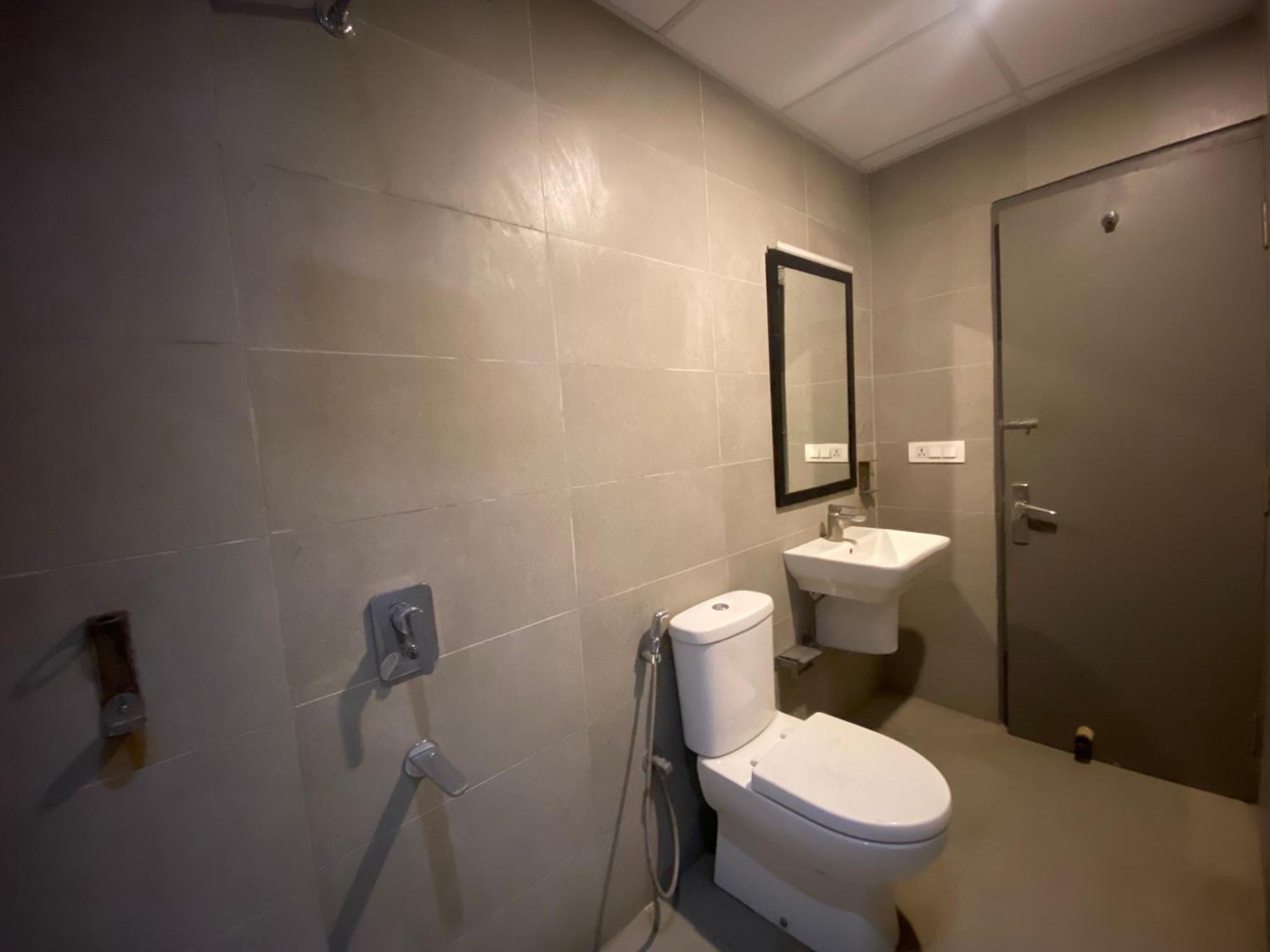 פארידבד Hotel Crown Inn מראה חיצוני תמונה