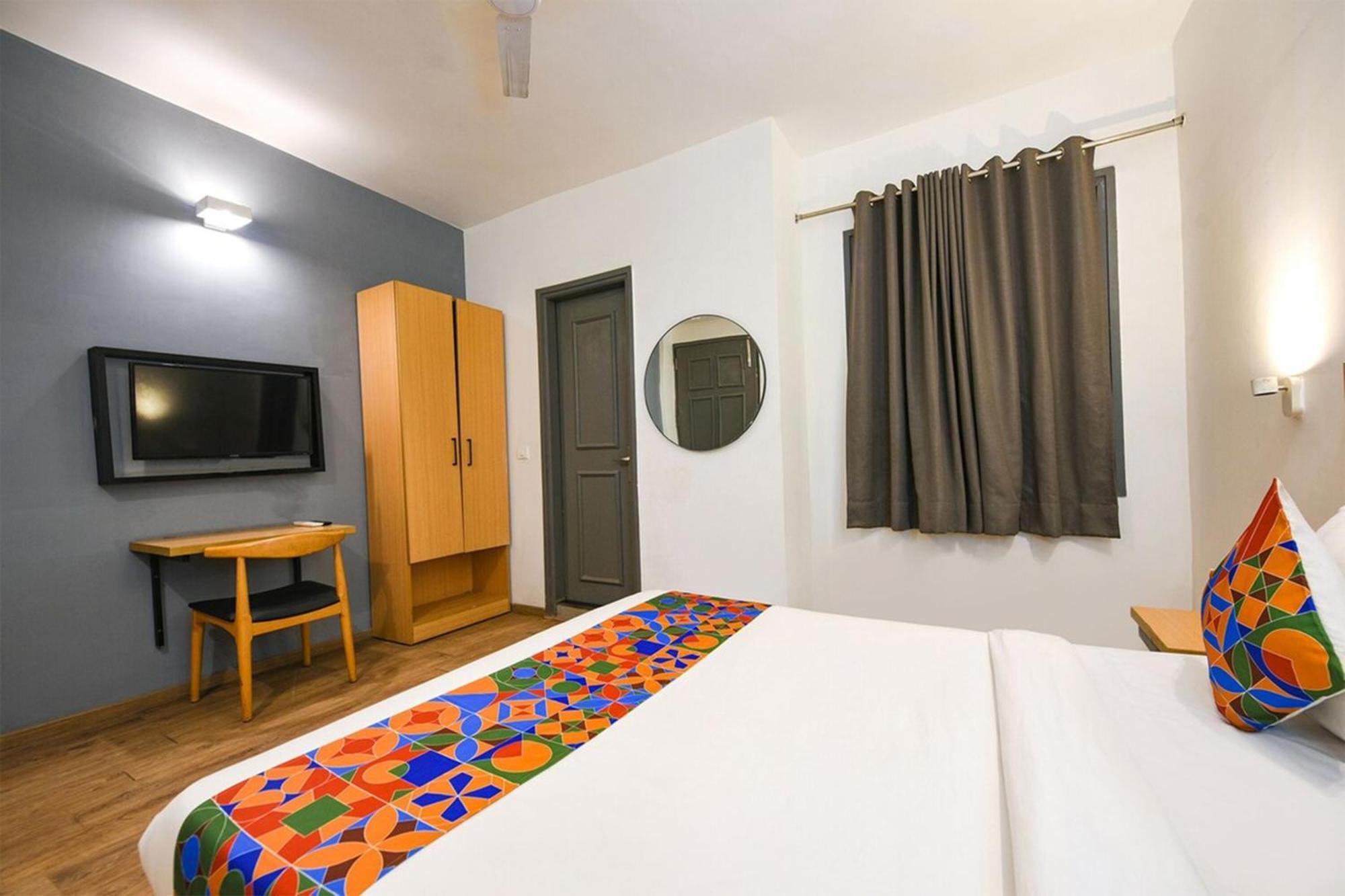 פארידבד Hotel Crown Inn מראה חיצוני תמונה