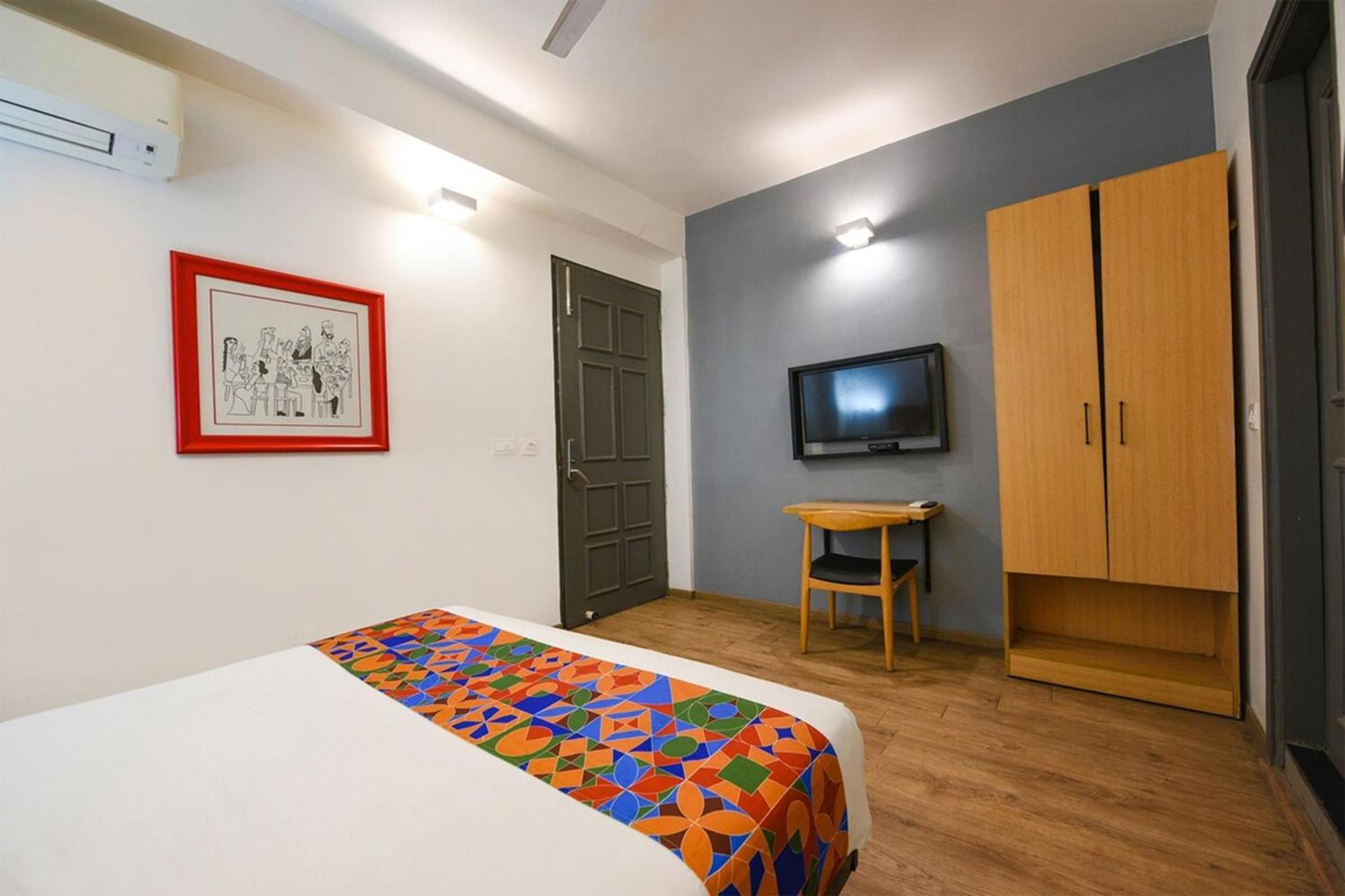 פארידבד Hotel Crown Inn מראה חיצוני תמונה