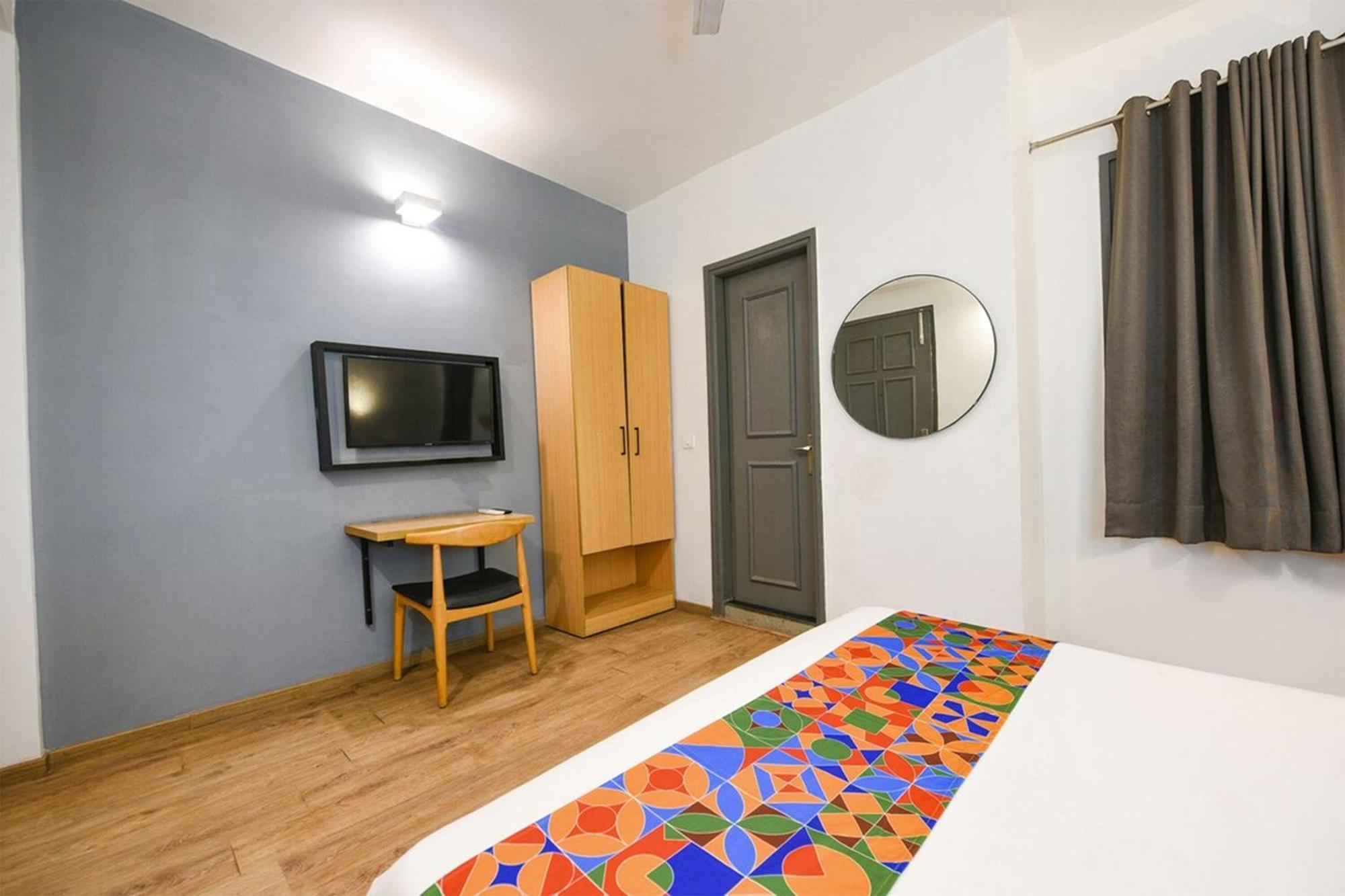 פארידבד Hotel Crown Inn מראה חיצוני תמונה