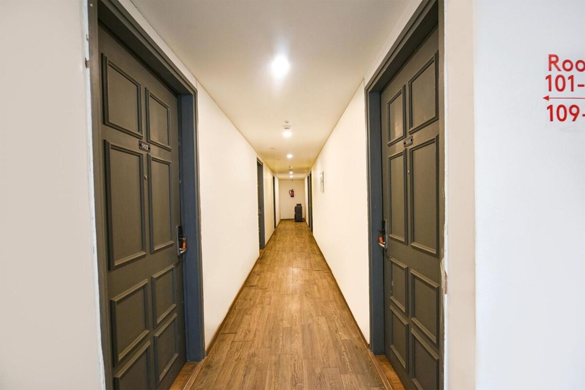 פארידבד Hotel Crown Inn מראה חיצוני תמונה