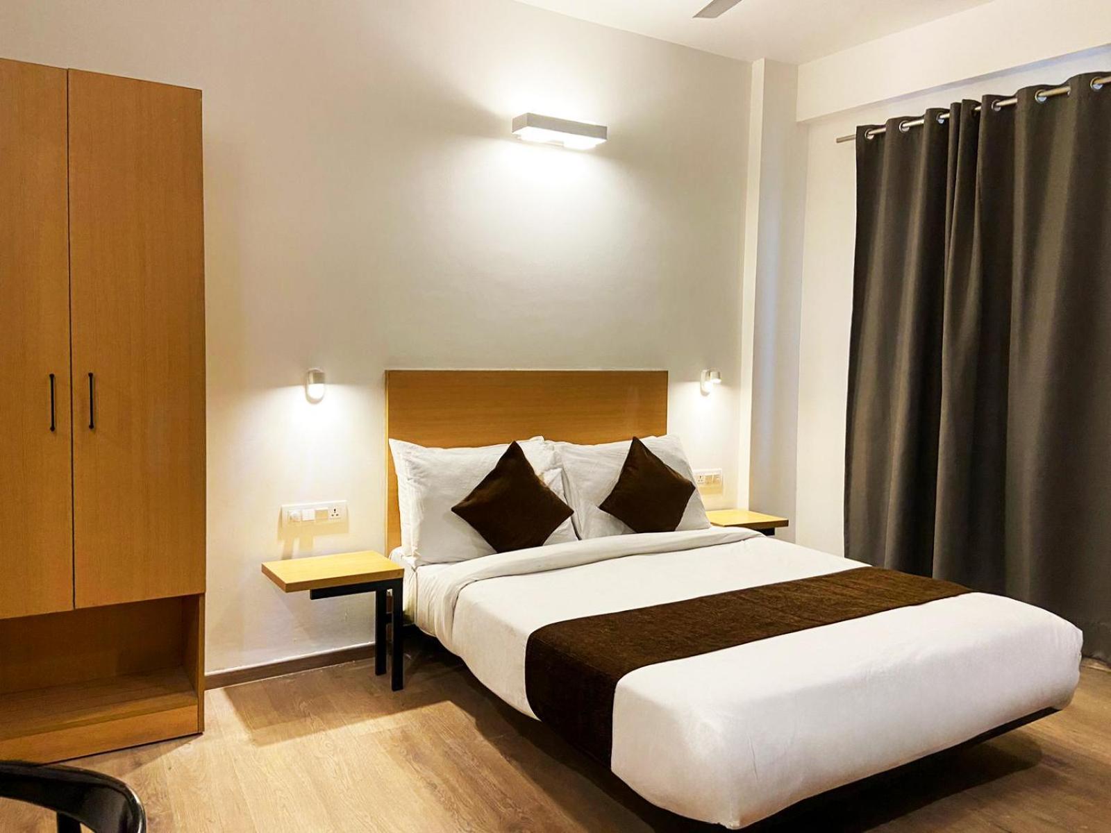 פארידבד Hotel Crown Inn מראה חיצוני תמונה