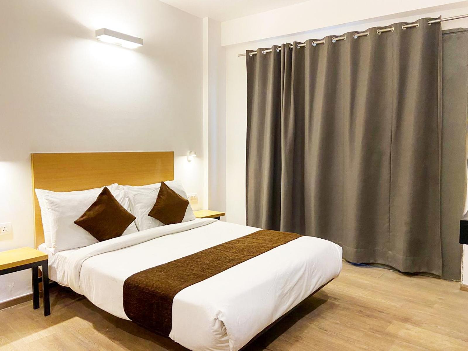 פארידבד Hotel Crown Inn מראה חיצוני תמונה